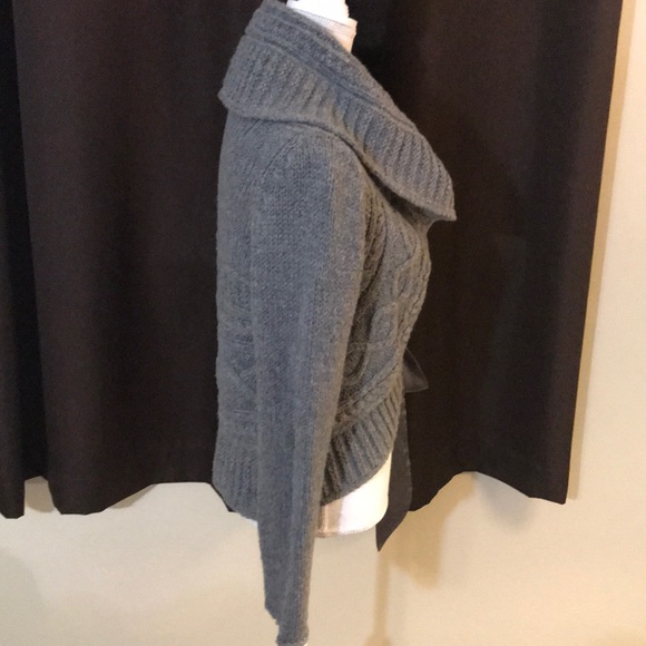 Gorgeous, gray warm sweater. - Picture 4 of 5